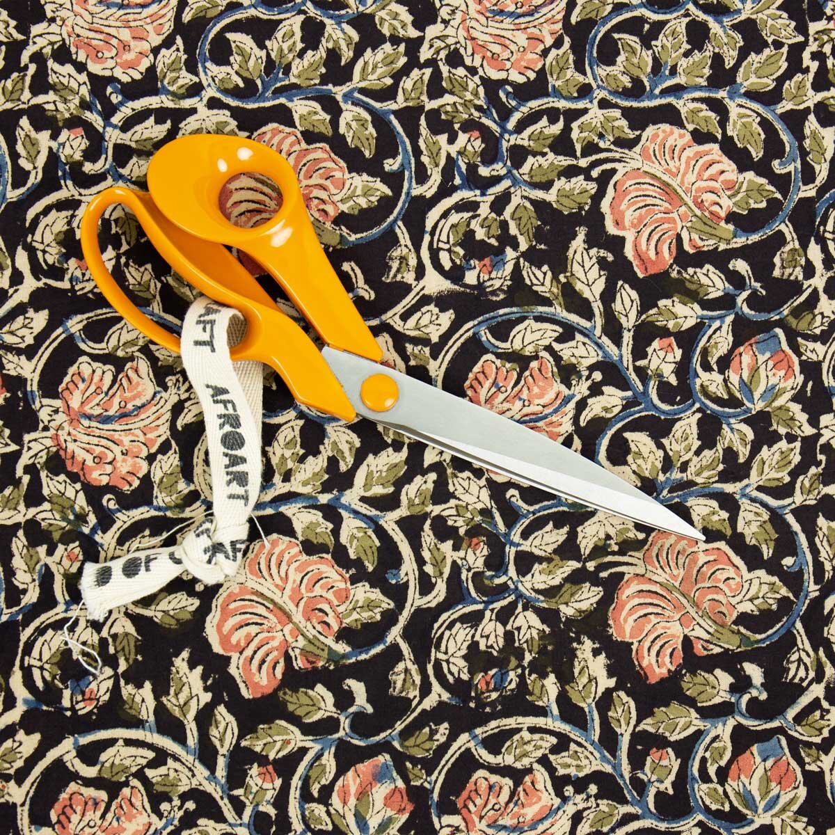 https://www.aworldofcraft.se/pub_docs/files/KALAMKARI_pink_poppy1.jpg