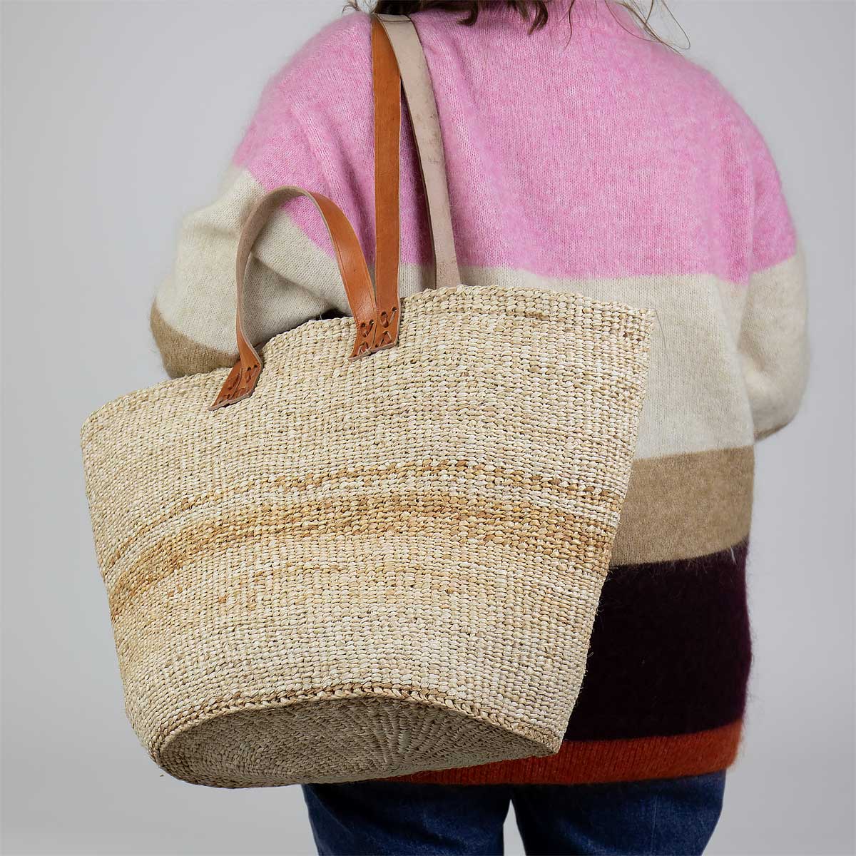 BANANA Basket w handle, natural