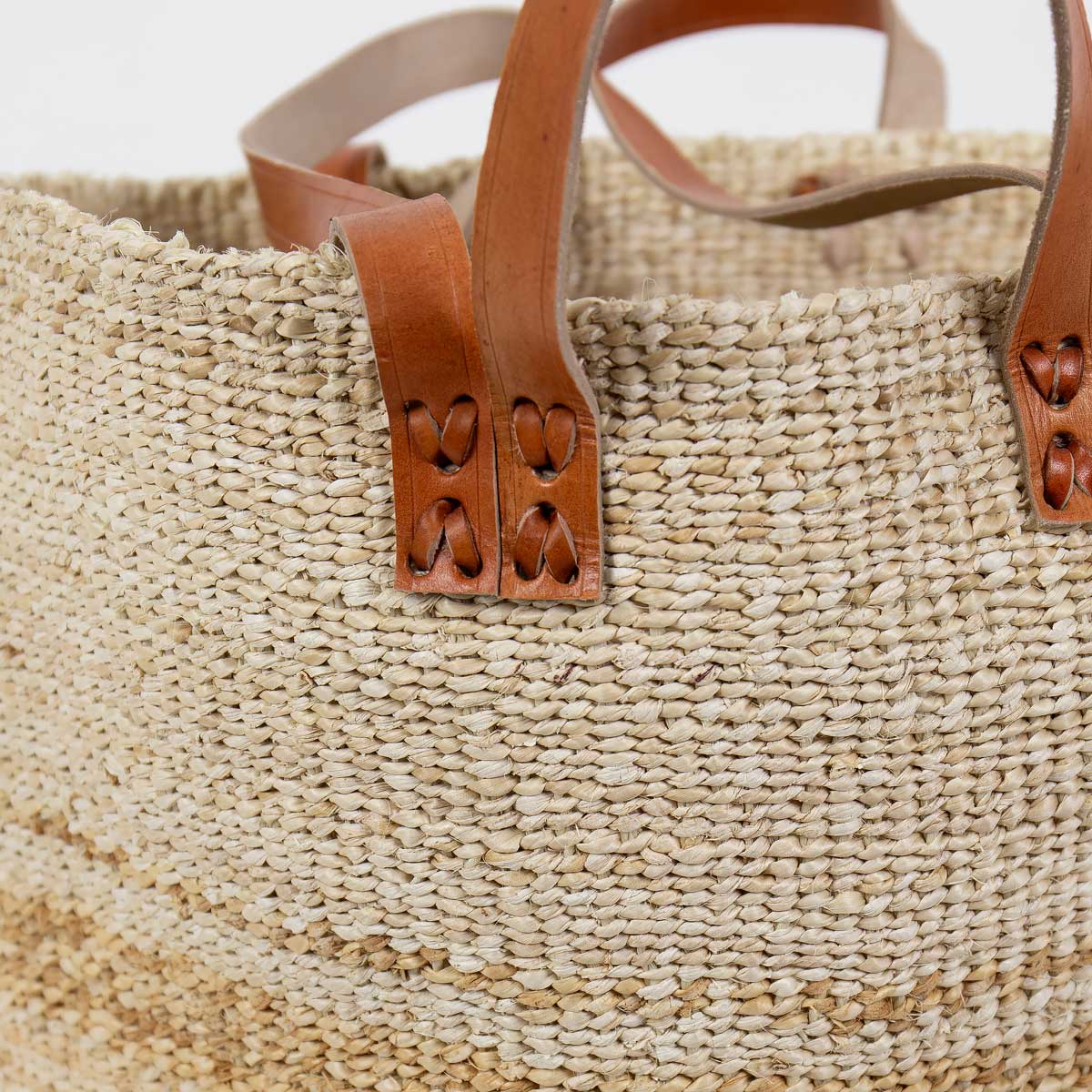 BANANA Basket w handle, natural