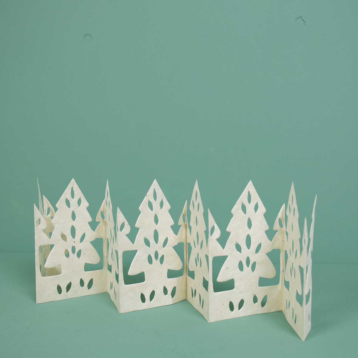 Träd - bordsdekoration i vitt