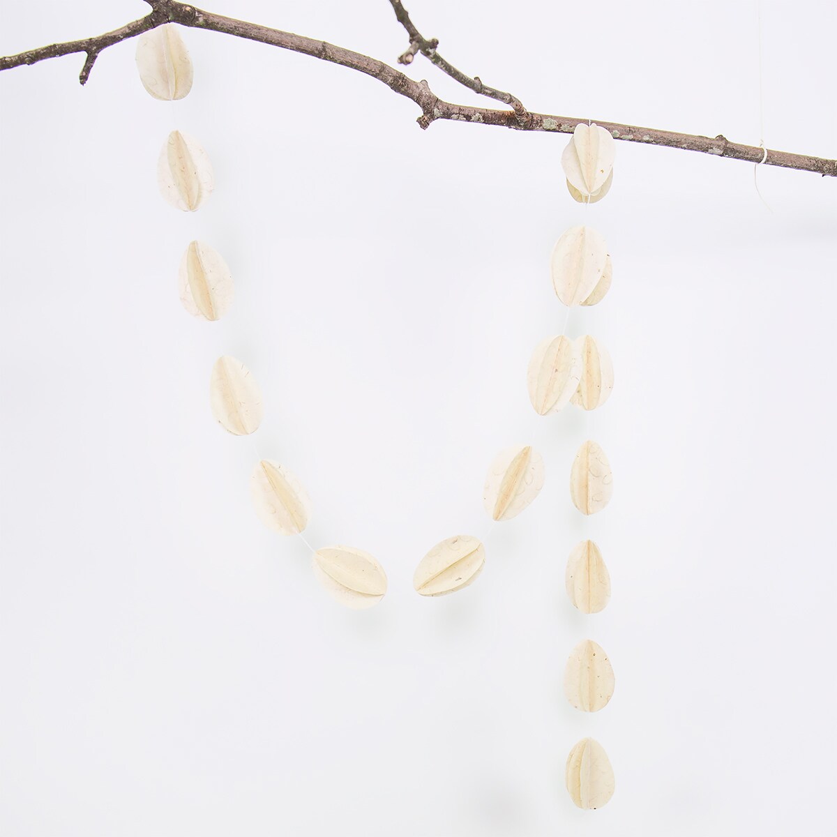 DANCING EGGS Garland, white
