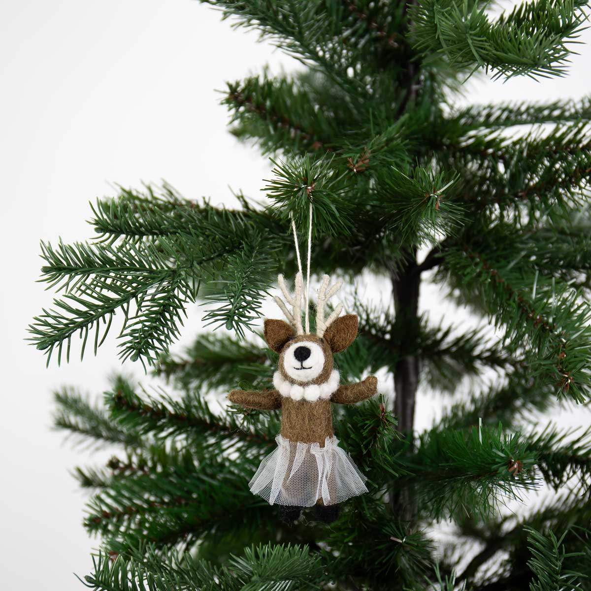 DEER WITH NECKLACE Christmas ornament