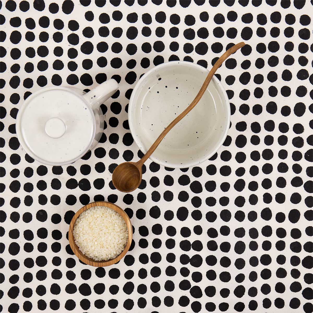 DOTS Duk 140x260, vit/svart