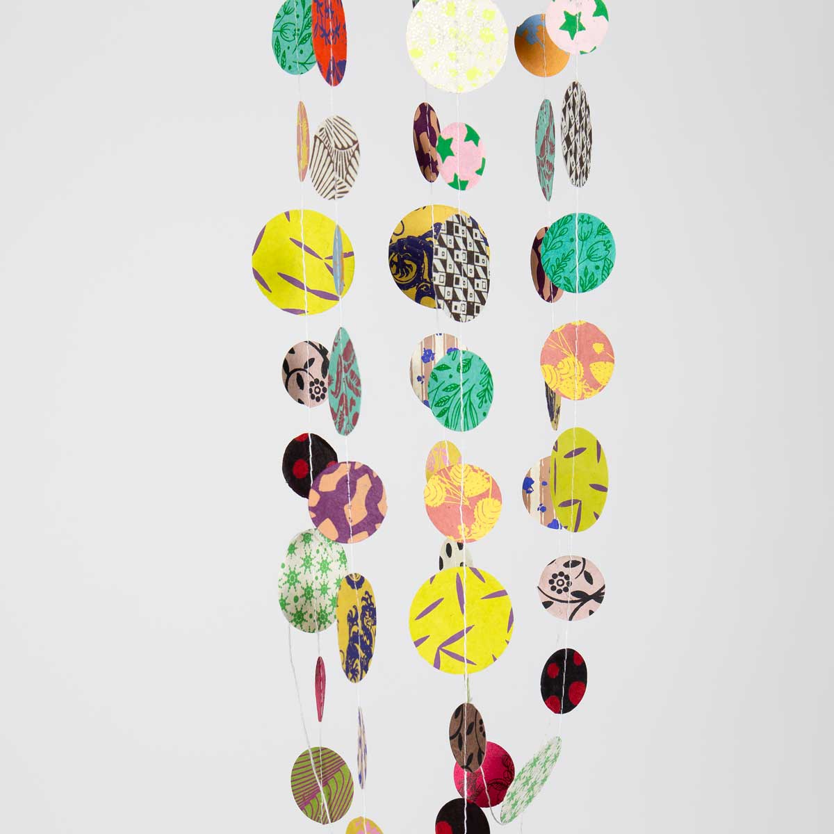 DOTS IN A ROW Girlang