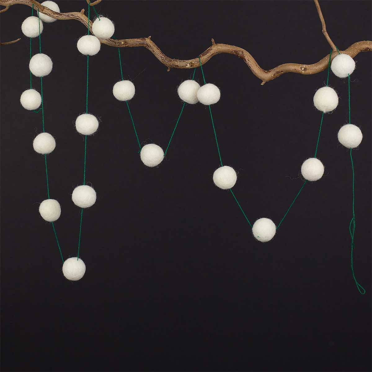 FELT BALLS Girlang, vit/grön