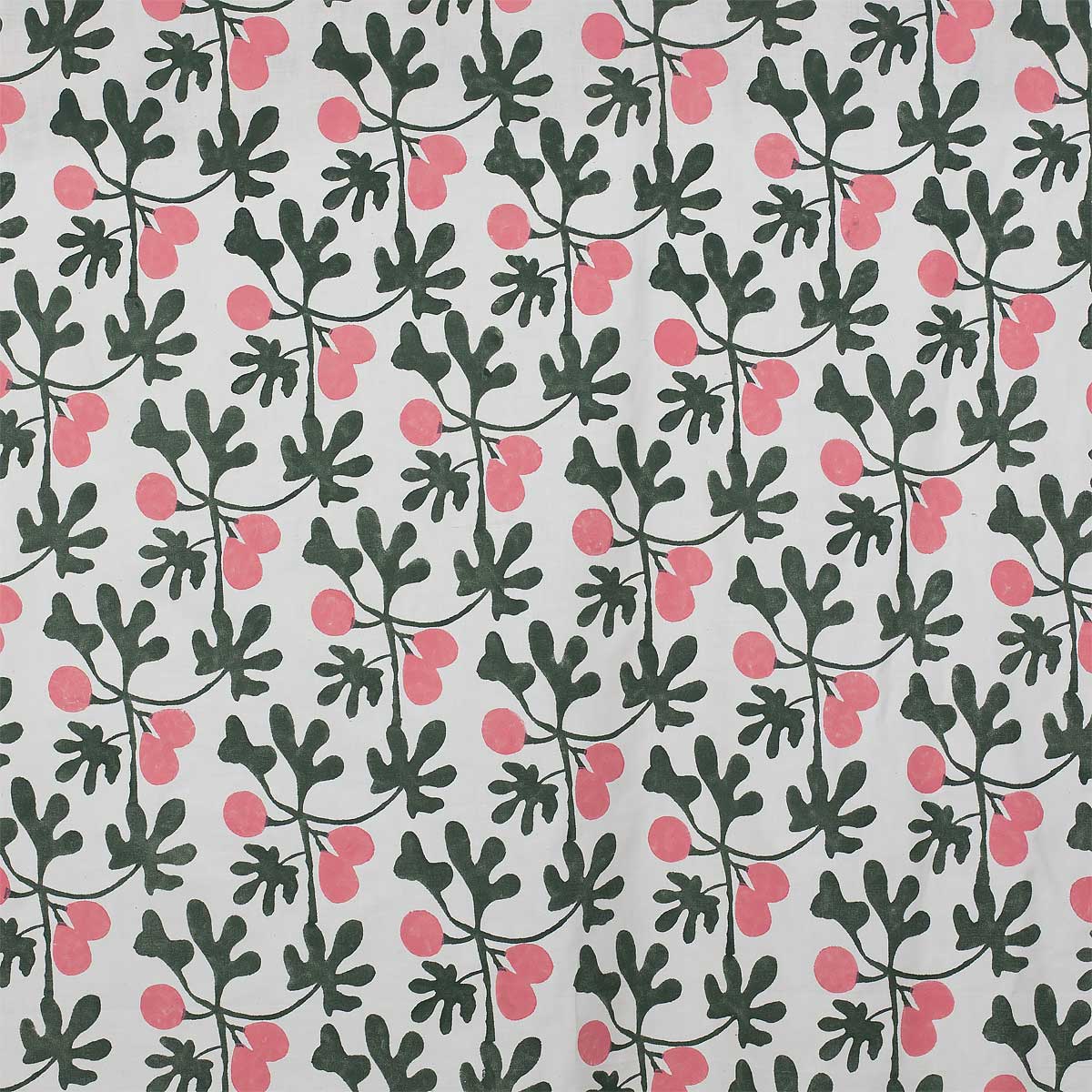 Metervara i bomull med rosa blommor och gröna blad