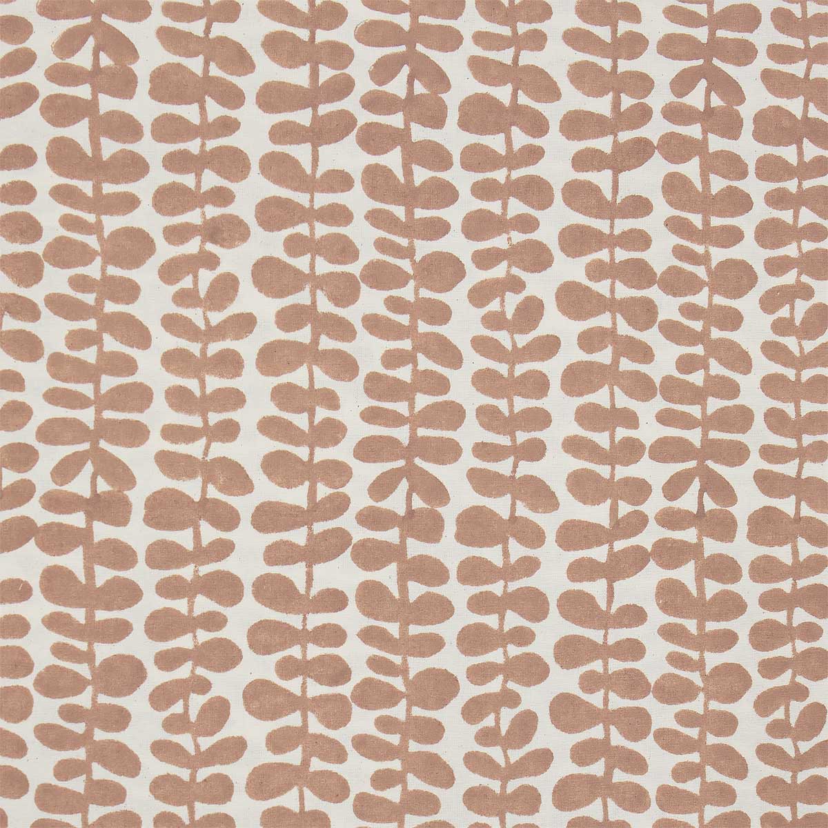Blommig duk 140x260, med färgglatt mönster i rosa och vitt - A World of Craft