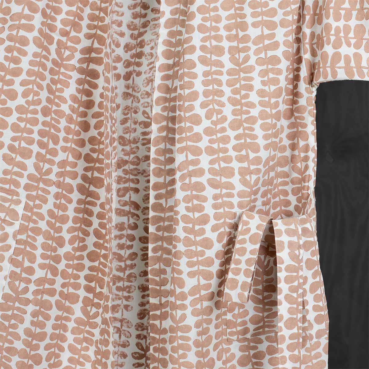 Detalj av kimono med skärp och fickor