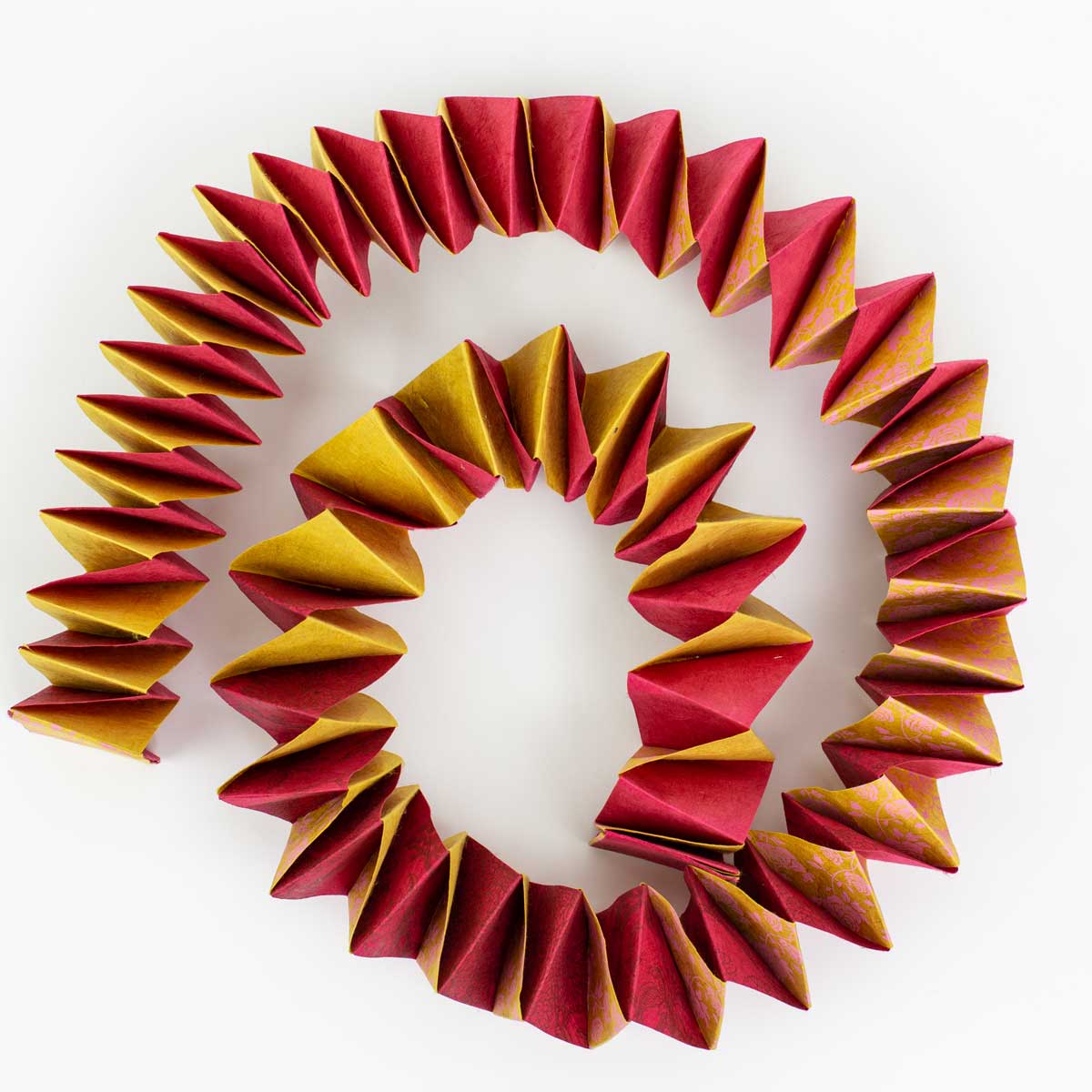 FOLKLORE Garland, red/yellow