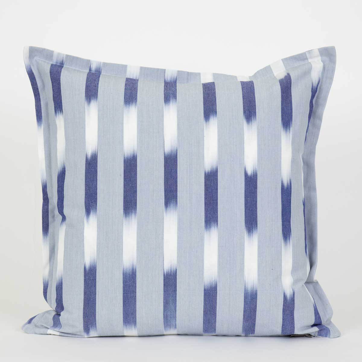 IKAT STRIPE Kuddfodral 50x50, ljusblå