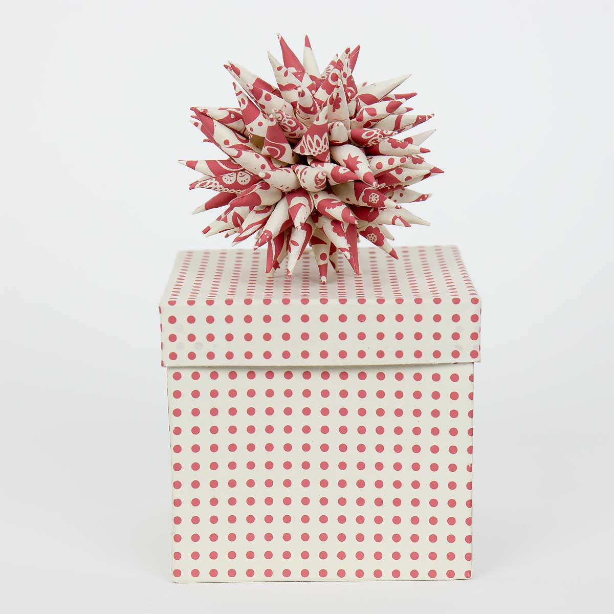 Juldekoration gjord i papper - A World of Craft
