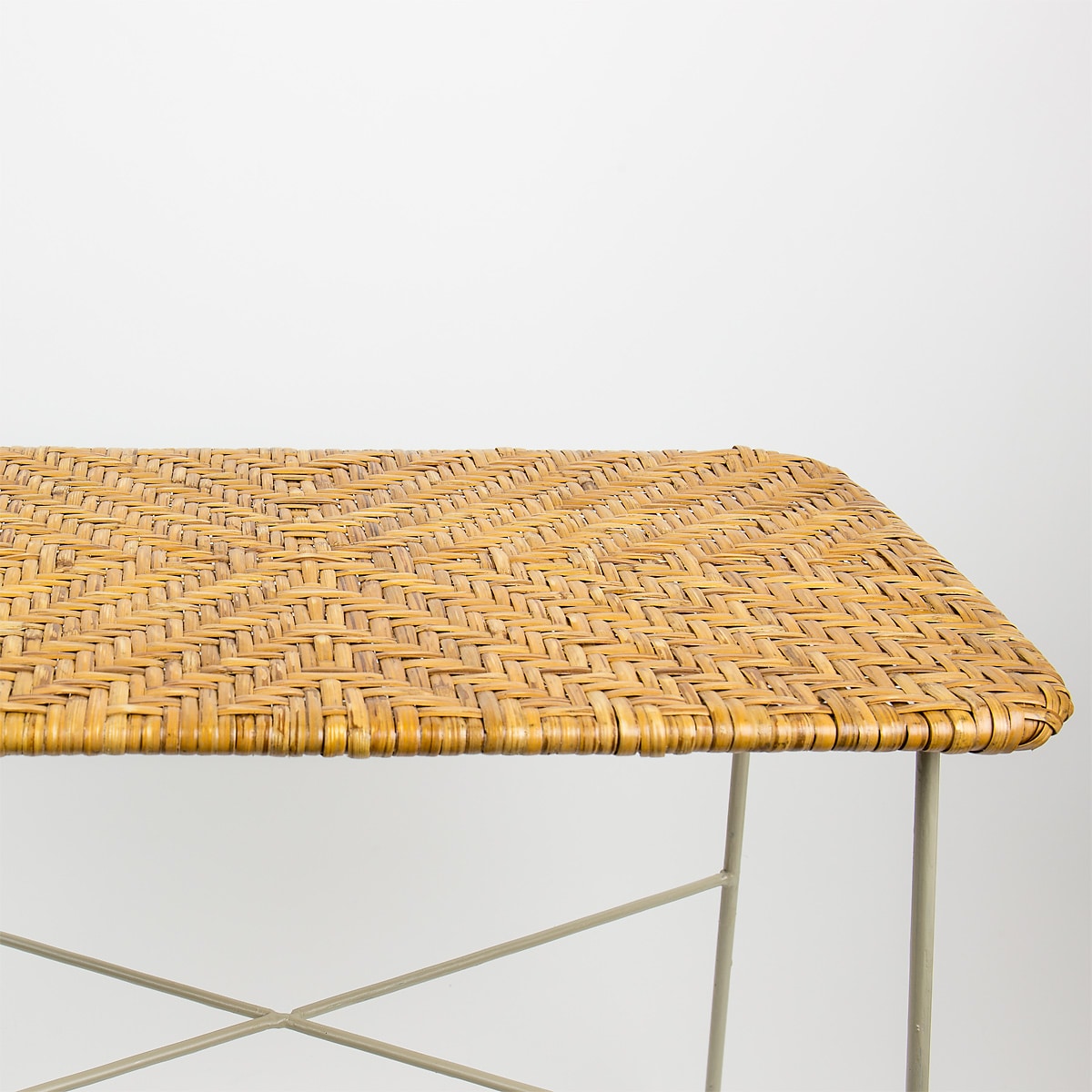 MANILA Small table, light grey legs