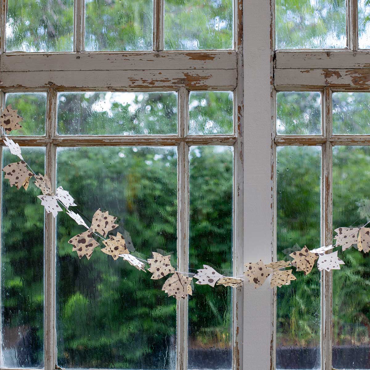 MAPLE SPLASH Garland, offwhite/grey