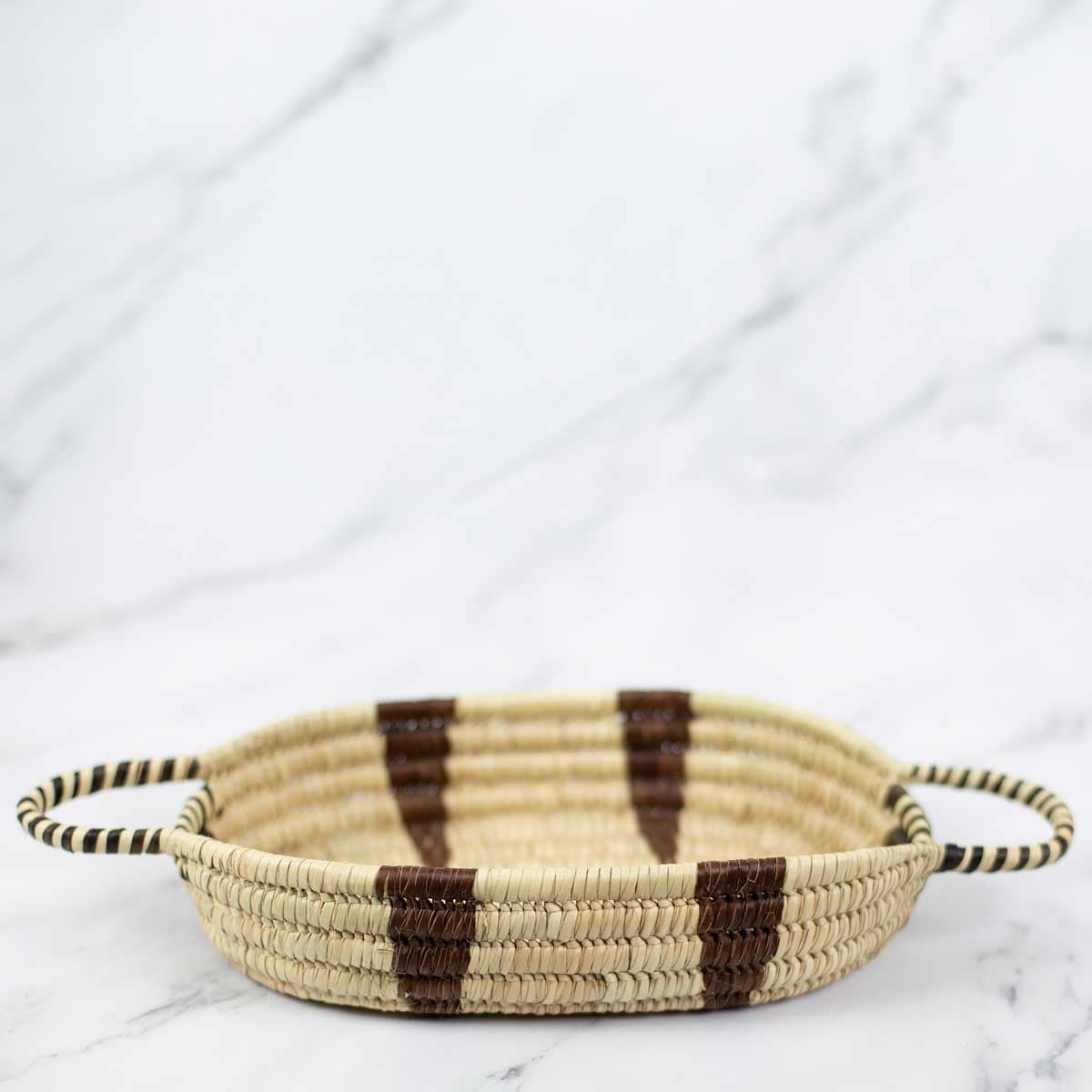 En oval brödkorg med handtag, natur och brun - Fair Trade från Kenya