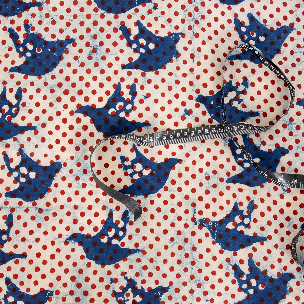 NATURAL Flying dot Fabric, indigo/red