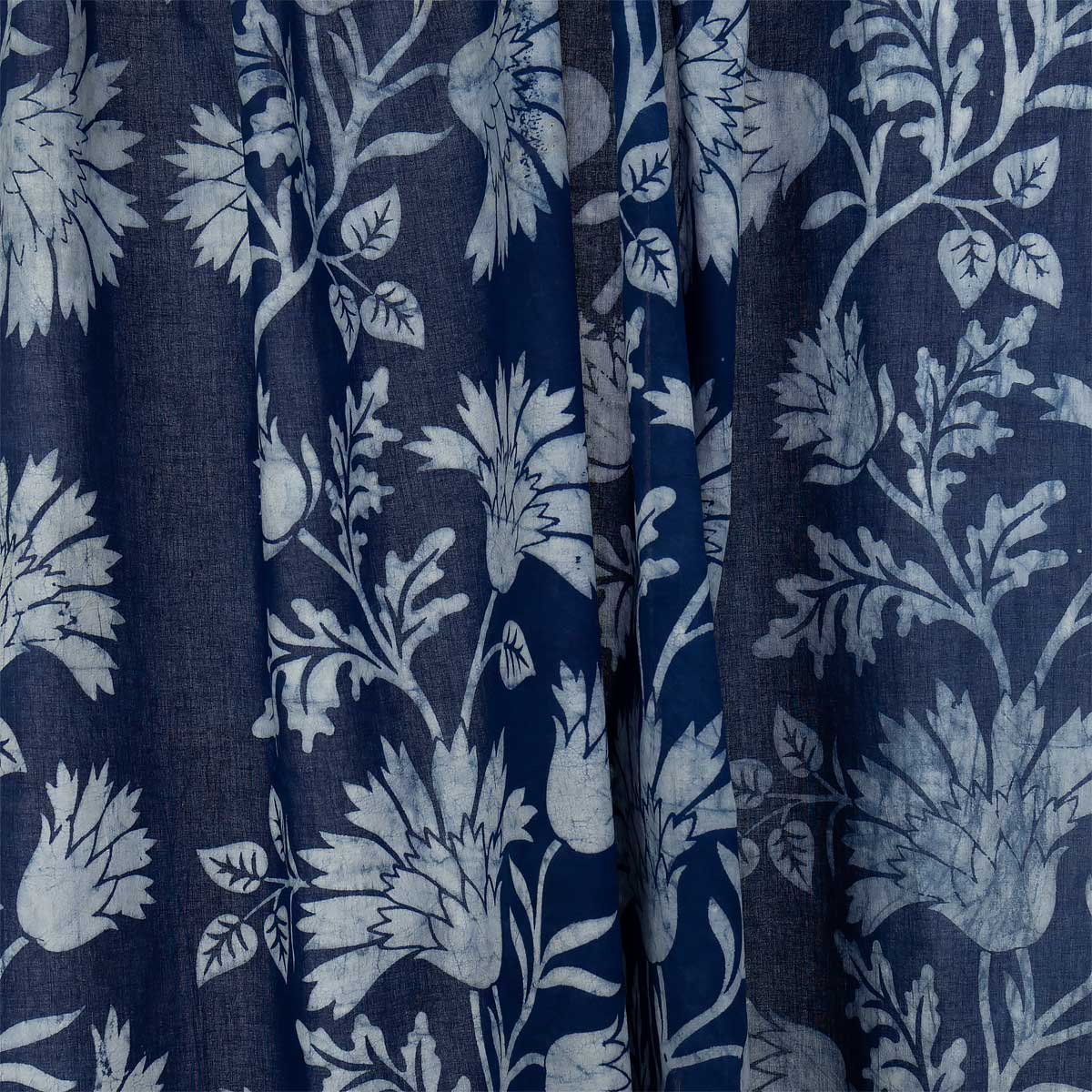 Tyg på metervara, blommigt möster i blått och vitt - Fair Trade