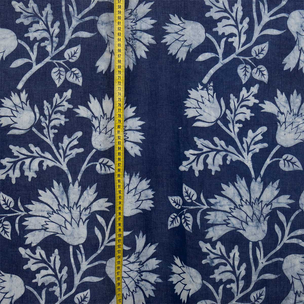 Tyg på metervara, blommigt möster i blått och vitt - Fair Trade