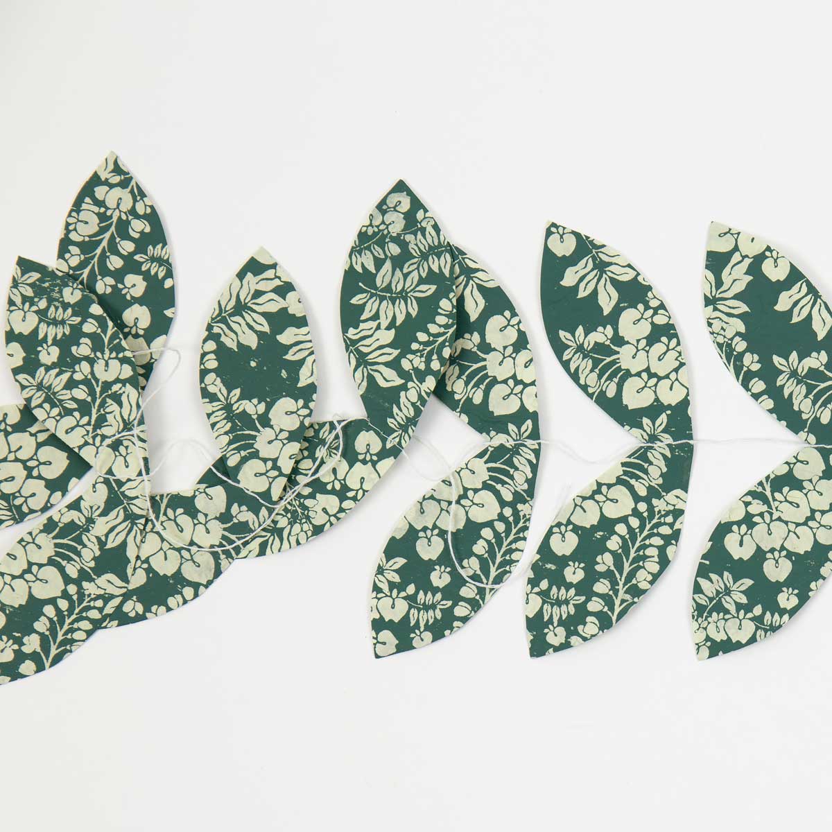 NATURE BLOOM Garland, green