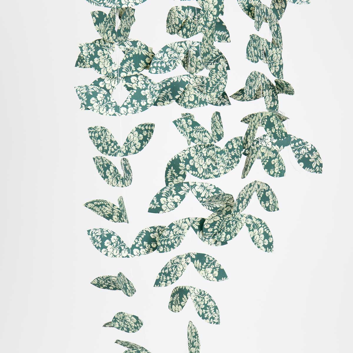 NATURE BLOOM Garland, green