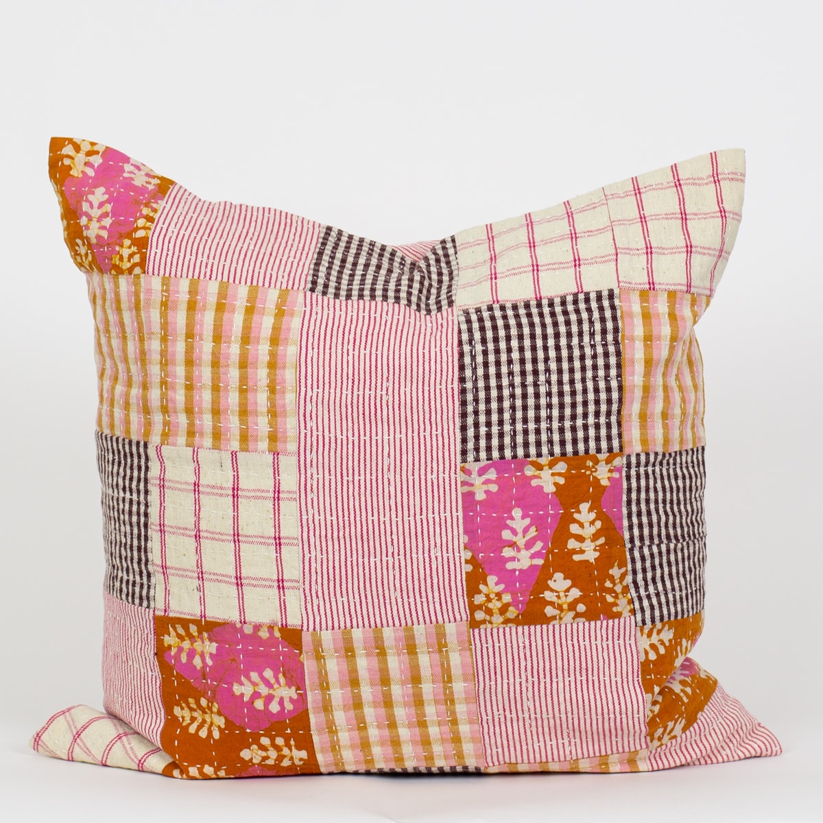 Rutigt kuddfodral 50x50 i rosa, rött och vitt