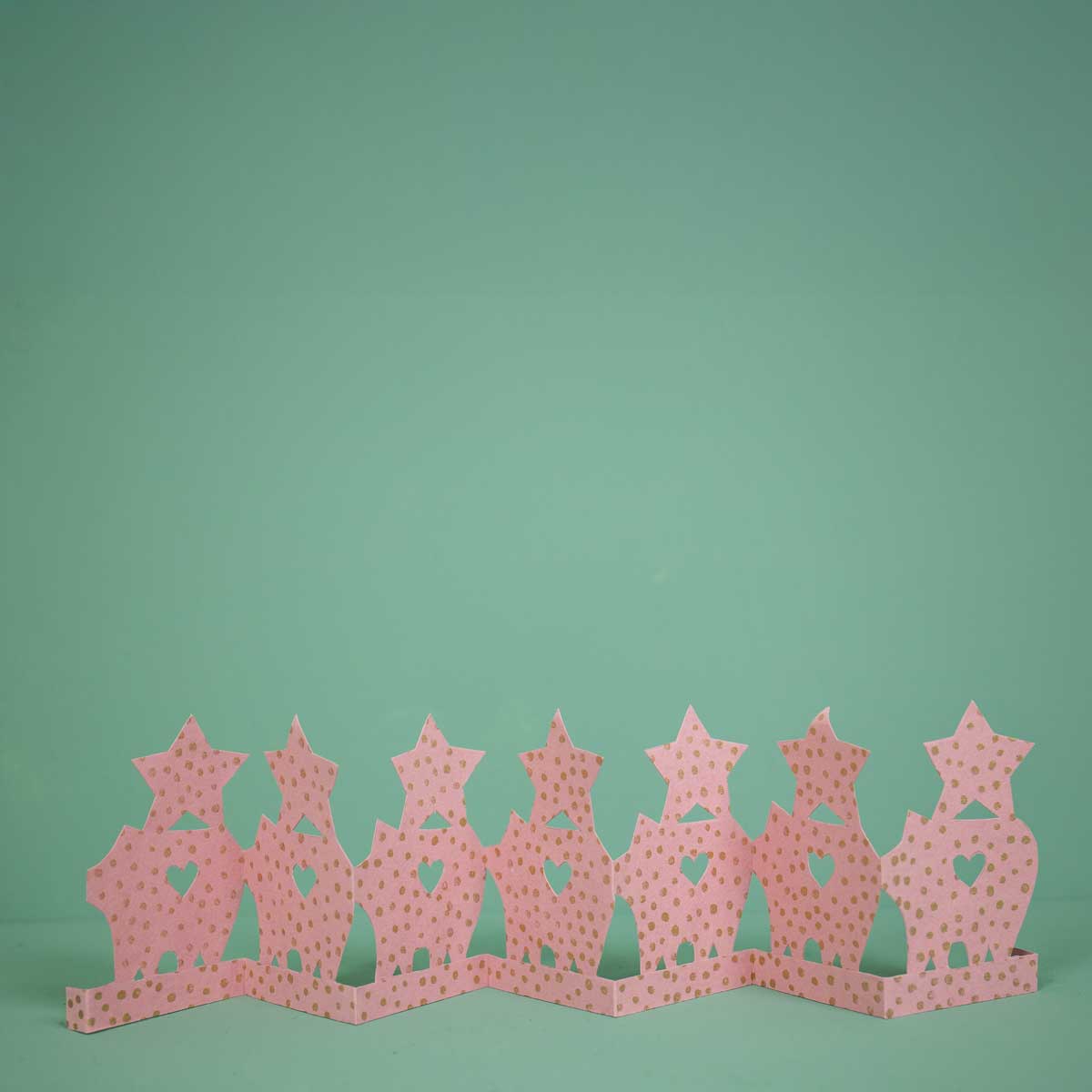 Brdsdekoration med prickiga grisar