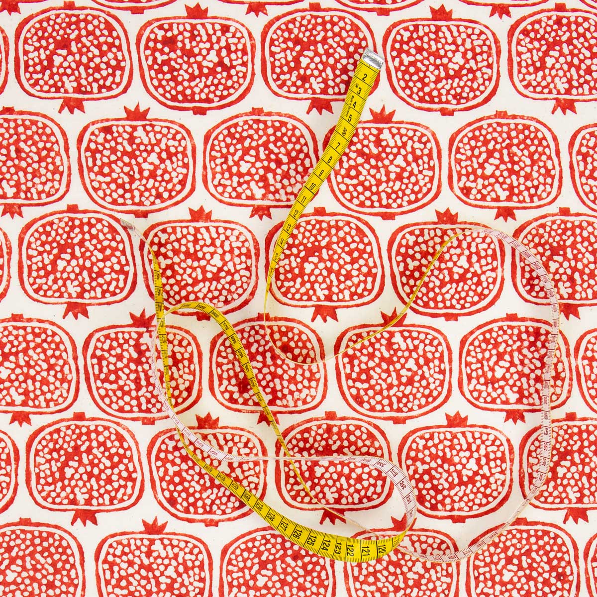 POMEGRANATE Metervara 114 cm, röd
