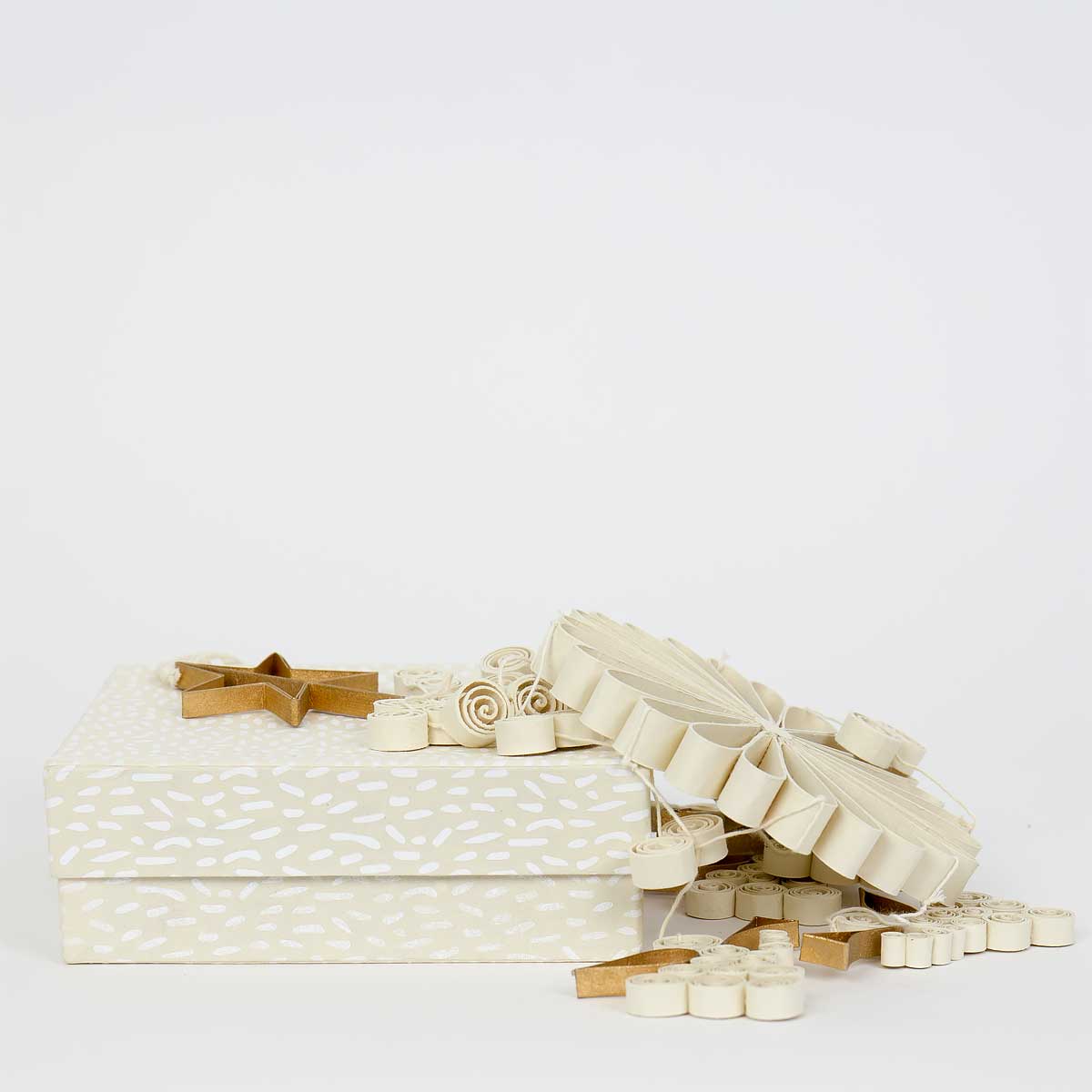 Juldekoration gjord i papper - A World of Craft