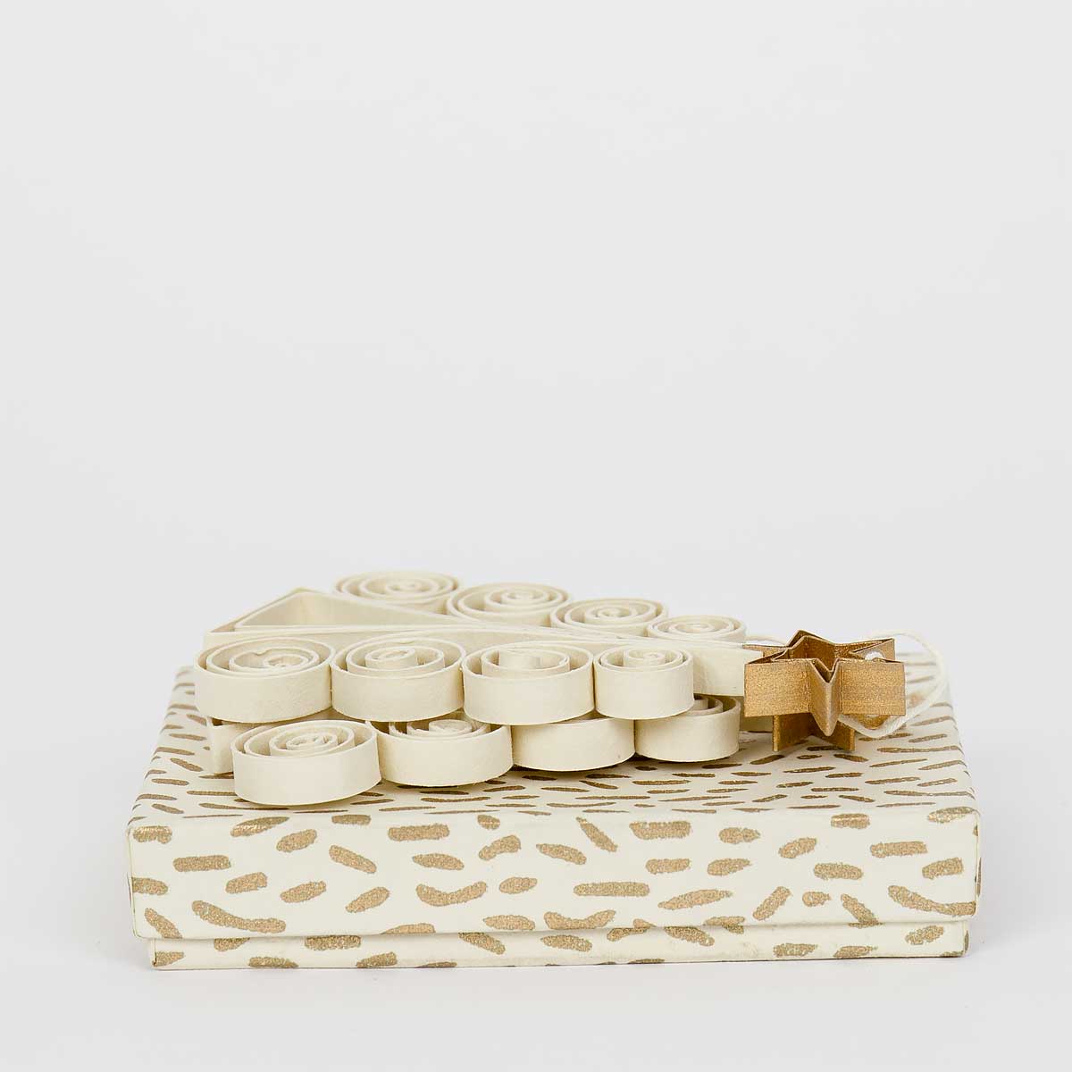 Juldekoration gjord i papper - A World of Craft