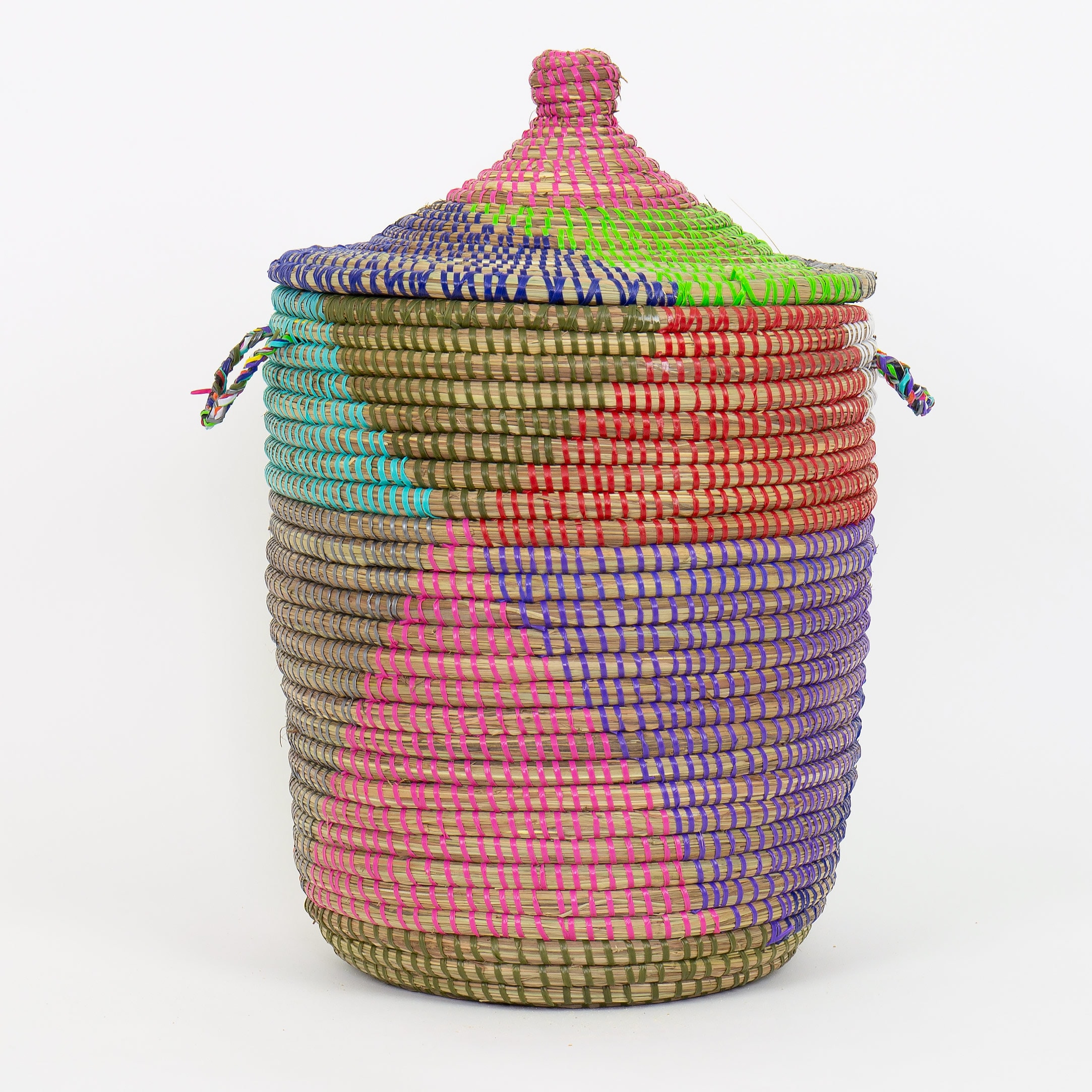 En liten flätad tvättkorg med lock i olika färger - Fair Trade