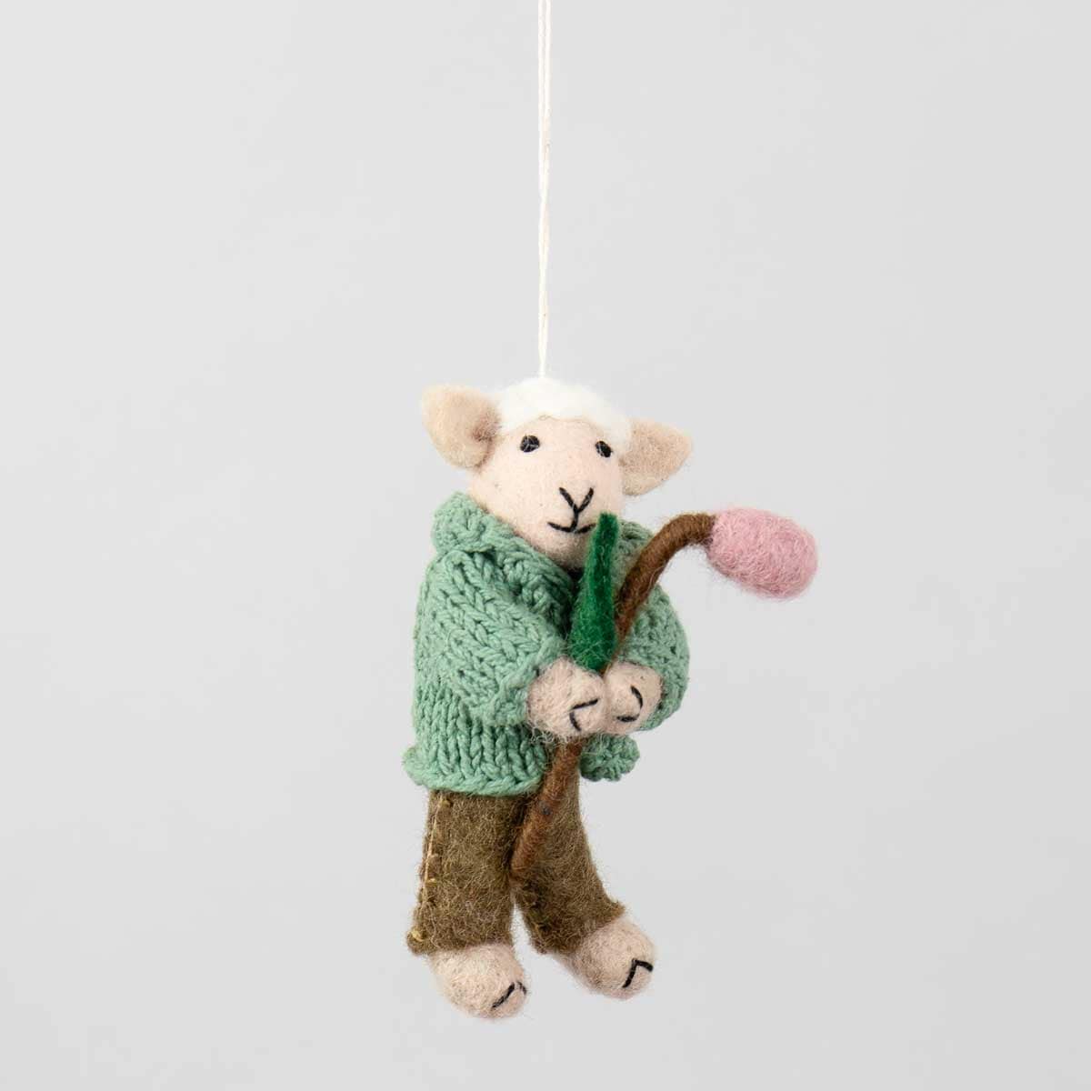 En juldekoration av handtovad ull, i form av ett frt - A World of Craft