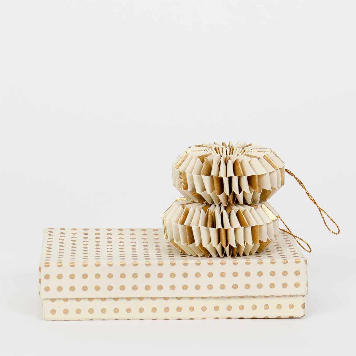 Juldekoration gjord i papper - A World of Craft