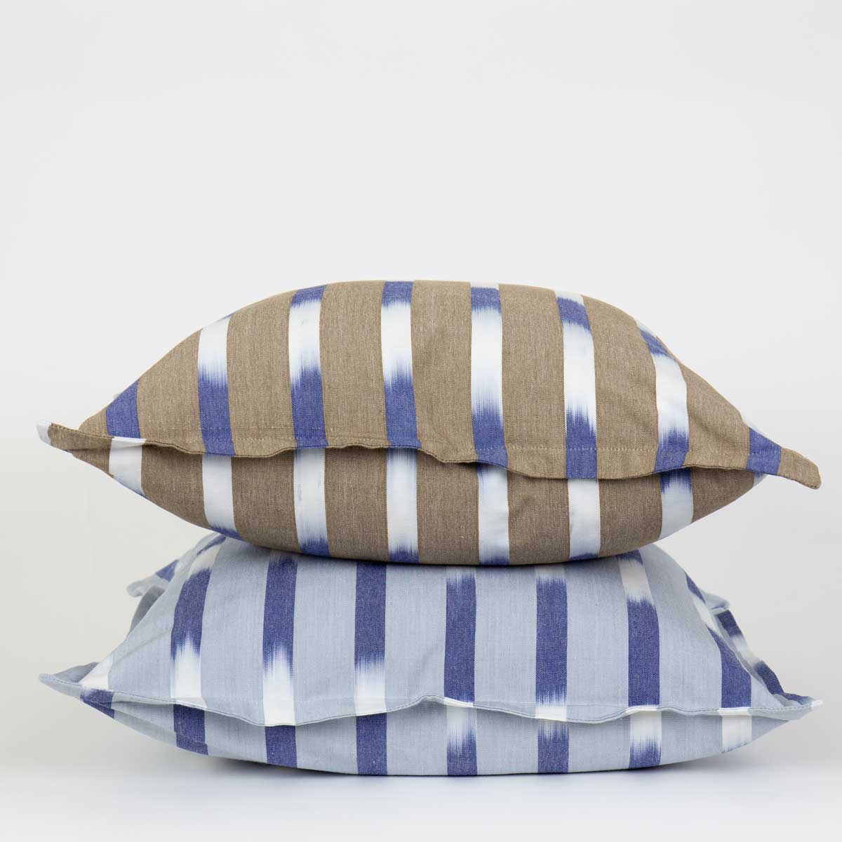 IKAT STRIPE Kuddfodral 50x50, ljusblå