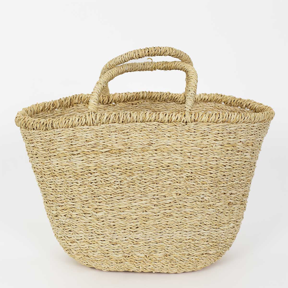 Flätad korgväska med handtag